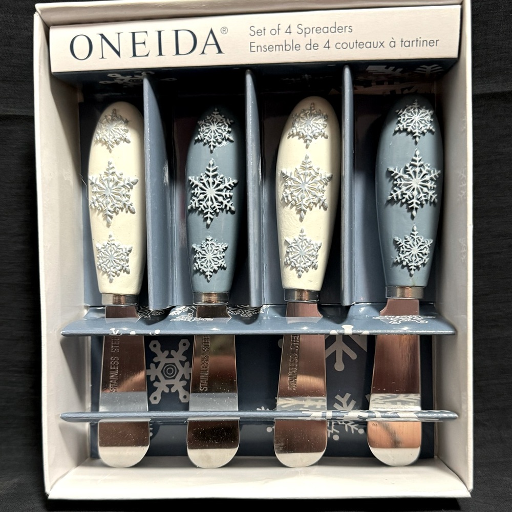 ONEIDA set of 4 Snowflake Frost stainless steel spreaders